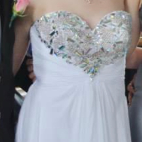 Prom/wedding dress - Picture 3 of 5